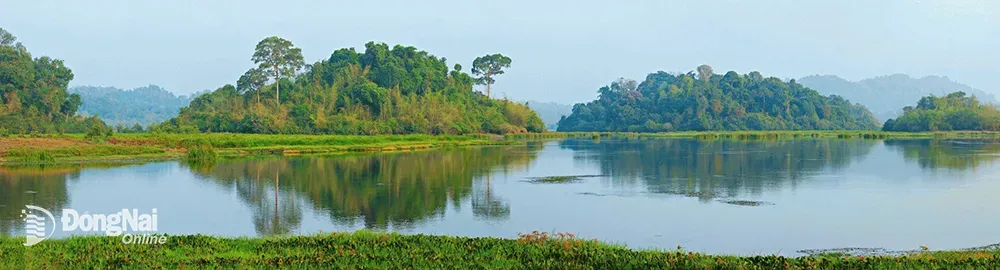 Tĩnh lặng Khu Bàu Sấu lúc bình minh. Ảnh: Tăng A Pẩu