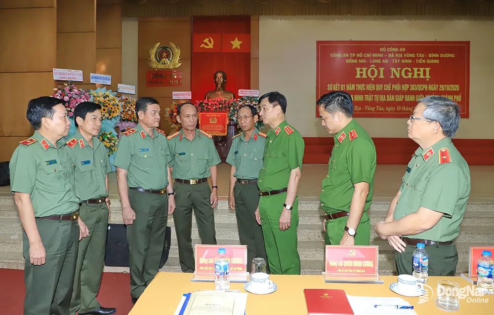 Thượng tướng Nguyễn Duy Ngọc, Thứ trưởng Bộ Công an cùng lãnh đạo Công an các tỉnh, thành tại hội nghị