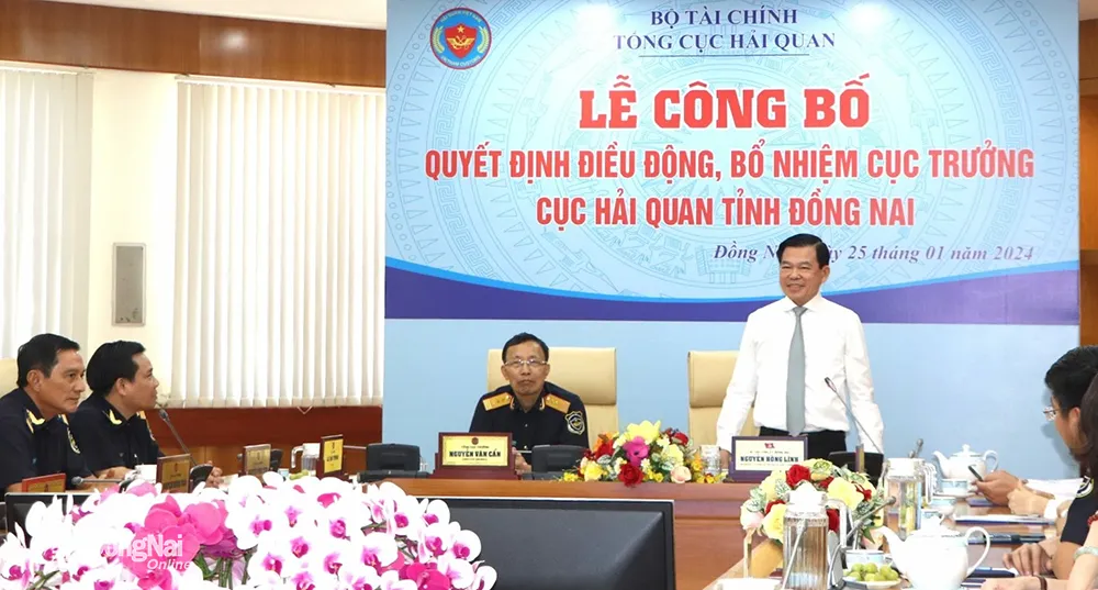 Bí thư Tỉnh ủy Nguyễn Hồng Lĩnh phát biểu chúc mừng tân Cục trưởng Cục HQĐN Lê Văn Thung.