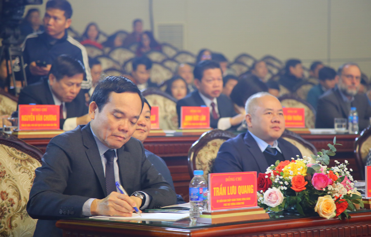 Đồng chí Trần Lưu Quang, Phó Thủ tướng Chính phủ  và các đồng chí lãnh đạo bộ, ban, ngành Trung ương dự hội nghị.

