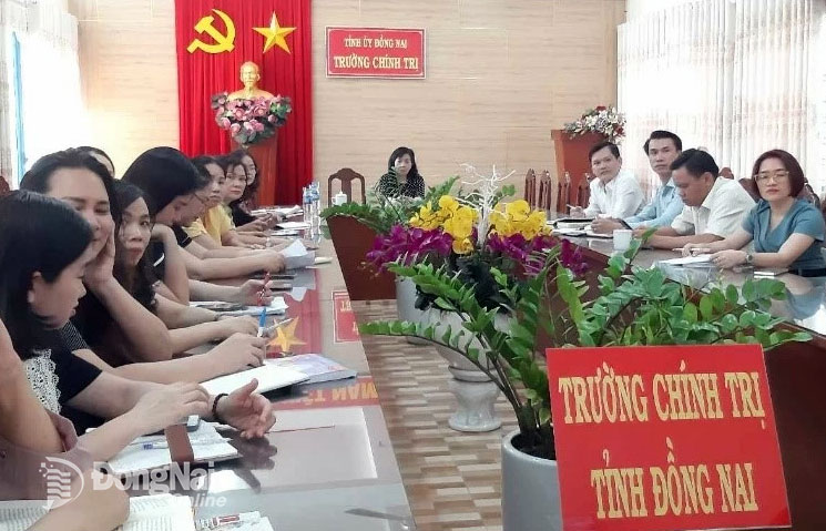 Đồng chí Lê Thị Cát Hoa chủ trì điểm cầu tại Trường Chính trị tỉnh Đồng Nai