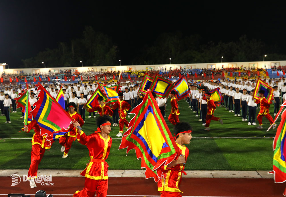 Màn đồng diễn thể thao chào mừng HKPĐ huyện Định Quán