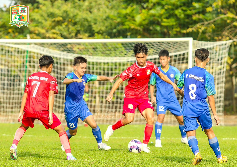 Độ U.19i Đồng Nai (áo đỏ) thua trận thứ hai ở vòng loại