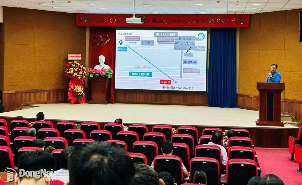 ThS.BS Phạm Nguyên Bình, Phó trưởng khoa Bệnh lý mạch máu não, Bệnh viện Nhân dân 115 trình bày nội dung về thời gian vàng trong điều trị đột quỵ, vai trò của cấp cứu trước viện
