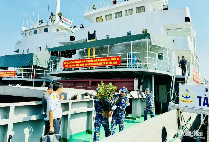 [Chùm ảnh] Vùng 2 Hải quân chuẩn bị đưa quà tết đến Nhà giàn DK1