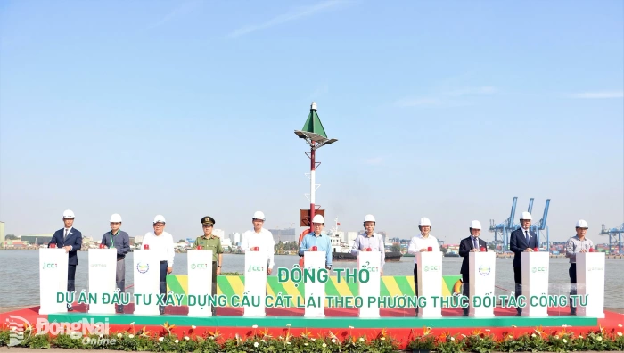 Deputy PM Mai Van Chinh launches groundbreaking for Cat Lai Bridge project