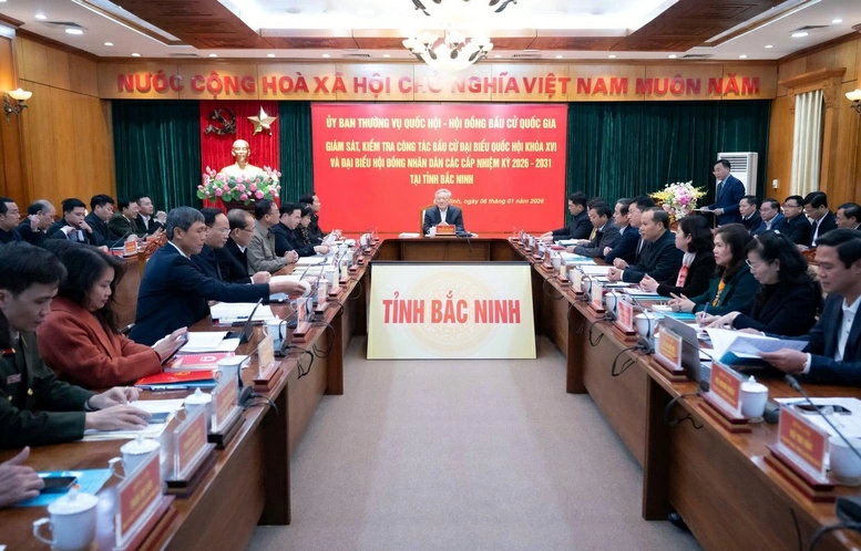 Phó Thủ tướng Thường trực Chính phủ Nguyễn Hòa Bình tới kiểm tra, làm việc với Ủy ban Bầu cử tỉnh Bắc Ninh - Ảnh: VGP/Nguyễn Hoàng