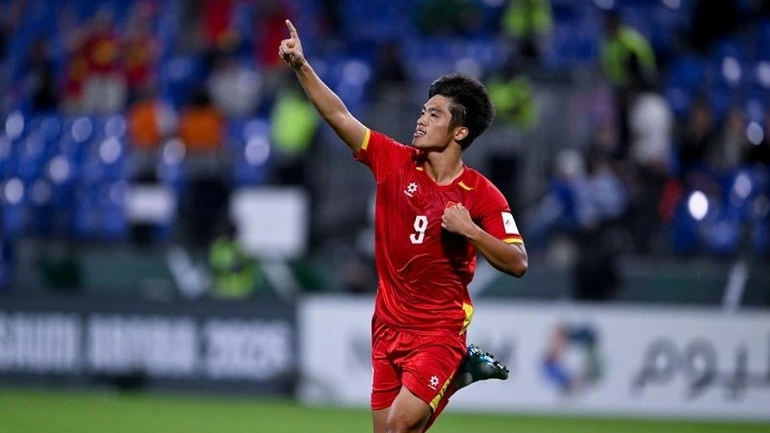 Quốc Việt mang về bàn mở tỷ số cho U23 Việt Nam.