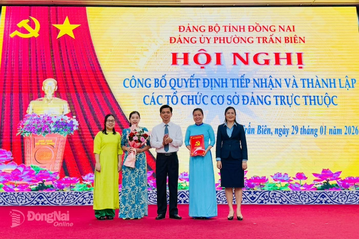 Đảng ủy phường Trấn Biên tiếp nhận và thành lập 11 tổ chức cơ sở Đảng trực thuộc