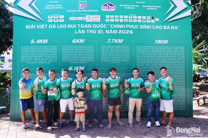 [Chùm ảnh] Giải Việt dã leo núi toàn quốc “Chinh phục đỉnh cao Bà Rá” lần thứ 31: Vận động viên sẵn sàng những bước chạy thần tốc