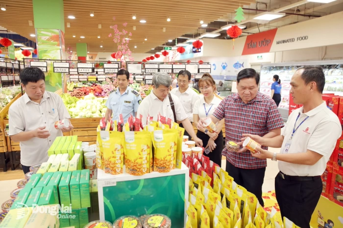 Đảm bảo cân đối cung cầu hàng hóa Tết Nguyên đán Bính Ngọ