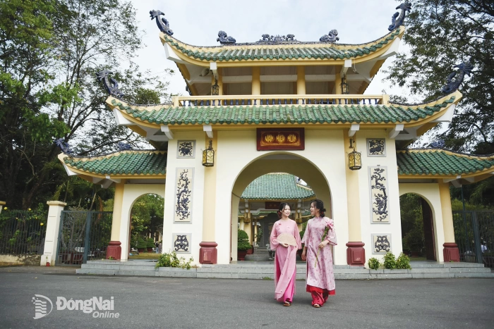 [Chùm ảnh] Xúng Xính áo dài chụp ảnh Tết