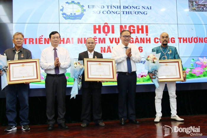 3 cá nhân được phong tặng danh hiệu Nghệ nhân ưu tú lĩnh vực nghề thủ công mỹ nghệ