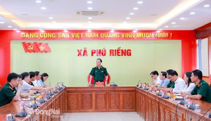 Chỉ huy trưởng Bộ Chỉ huy Quân sự tỉnh Võ Thành Danh thăm, làm việc với 4 xã Phú Riềng, Long Hà, Bình Tân, Phú Trung