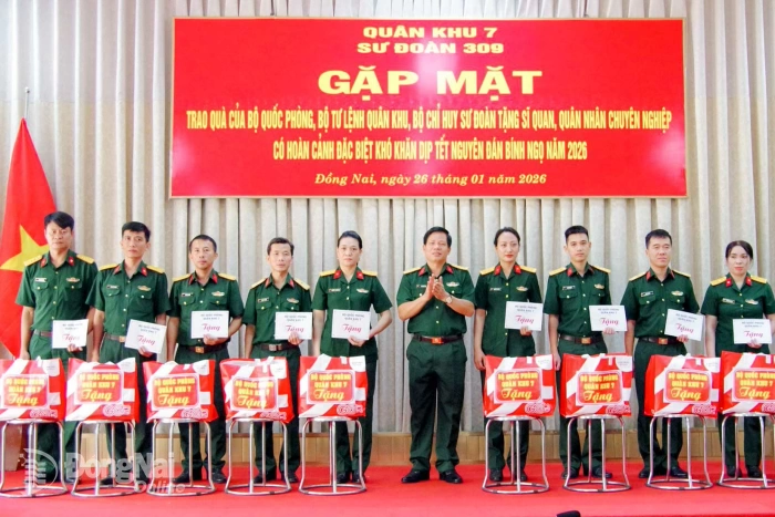 Gặp mặt, tặng quà của Bộ Quốc phòng, Quân khu 7 cho quân nhân khó khăn dịp Tết Bính Ngọ 2026