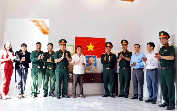 Lam Dong inaugurates, hands over houses to households under Quang Trung Campaign