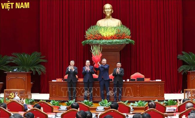 Ban Chấp hành Trung ương Đảng khoá XIV đã thống nhất tuyệt đối bầu đồng chí Tô Lâm, Tổng Bí thư Ban Chấp hành Trung ương Đảng khoá XIII tiếp tục giữ chức Tổng Bí thư Ban Chấp hành Trung ương Đảng khoá XIV. 
