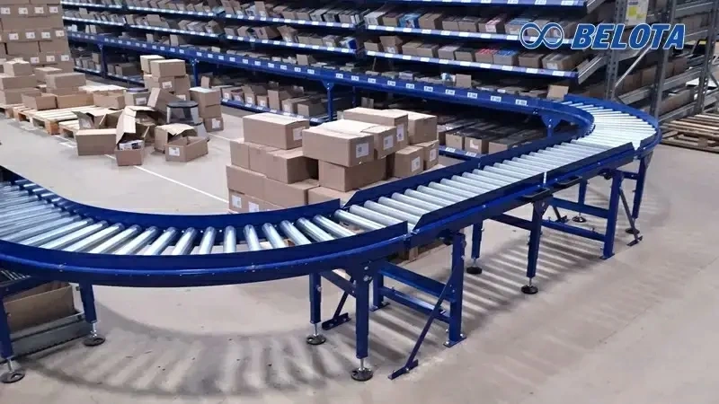 Băng tải con lăn sở hữu thiết kế linh hoạt, có thể triển khai ở nhiều dạng khác nhau.