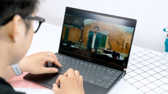 MSI Modern 14: Laptop mỏng nhẹ, tầm trung đủ sức hút?