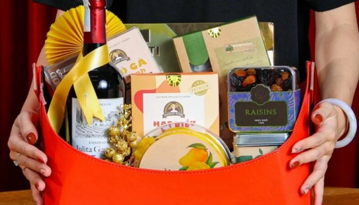 Cách chọn quà Tết 2026 Bính Ngọ ý nghĩa và tinh tế nhất