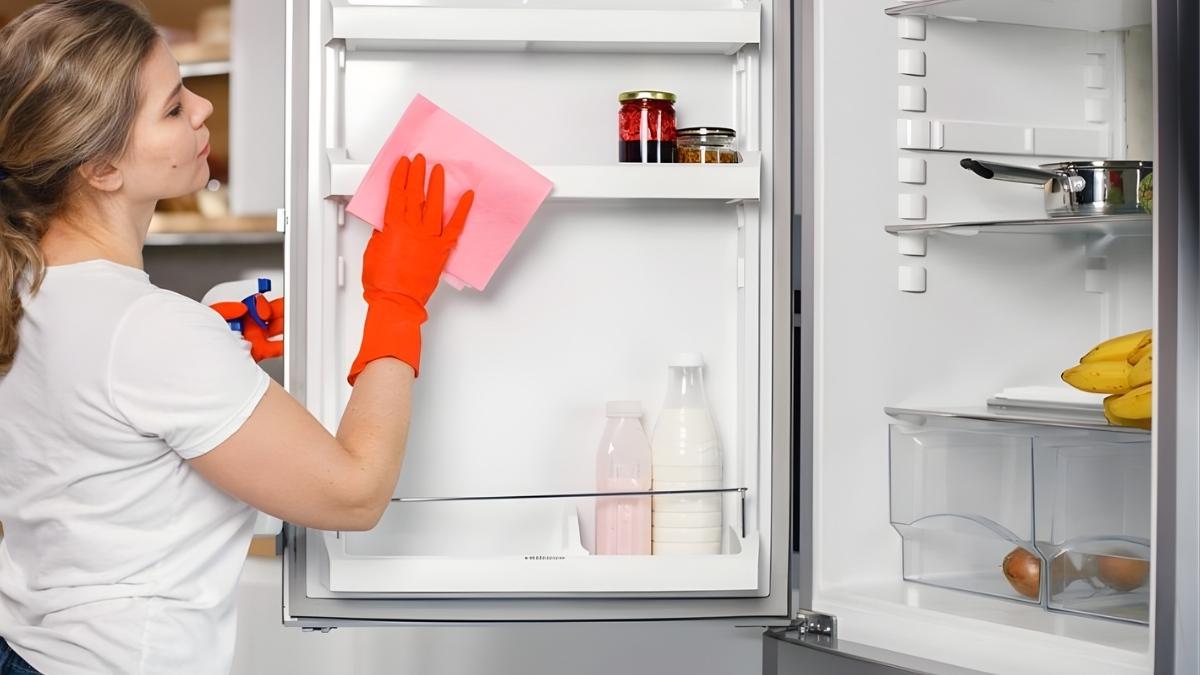 Vệ sinh tủ giúp thiết bị vận hành bền bỉ hơn.