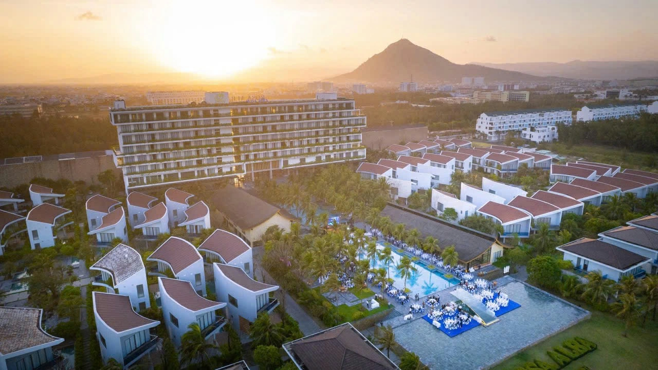 Rosa Alba Resort & Villa Tuy Hòa 5 sao hoạt động từ 2019.