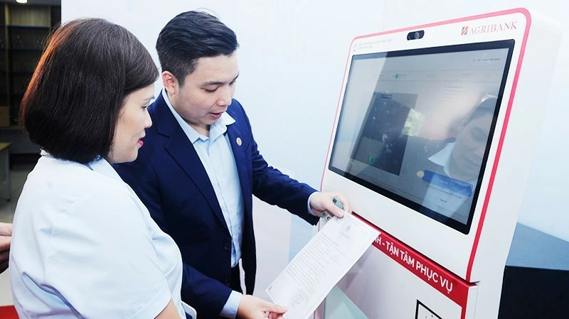 Citizens access the system for copying and providing authenticated electronic documents at a public administrative centre. Photo: NAM ANH