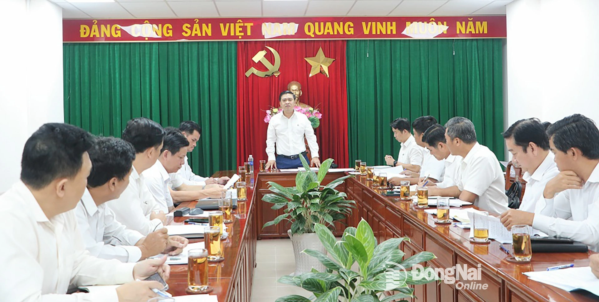 Tỉnh ủy viên, Phó Chủ tịch UBND tỉnh Đồng Nai Hồ Văn Hà phát biểu tại buổi làm việc. Ảnh: Phạm Tùng