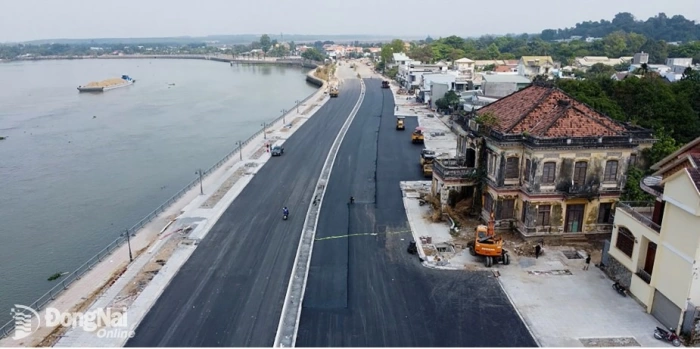 [Photo series] Admiring the most beautiful riverside road in Dong Nai before its technical traffic opening