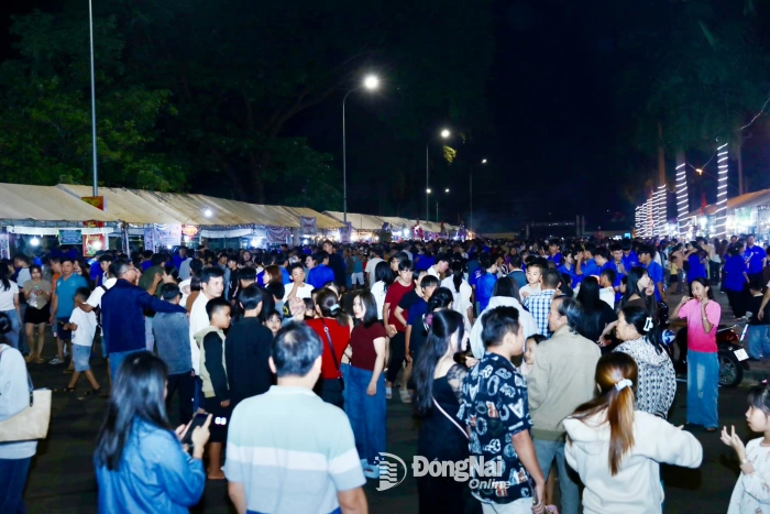 [Chùm ảnh] Sôi nổi 90 gian hàng tại Lễ hội ẩm thực đường phố Phước Long