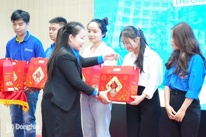 Bringing Tet home with students