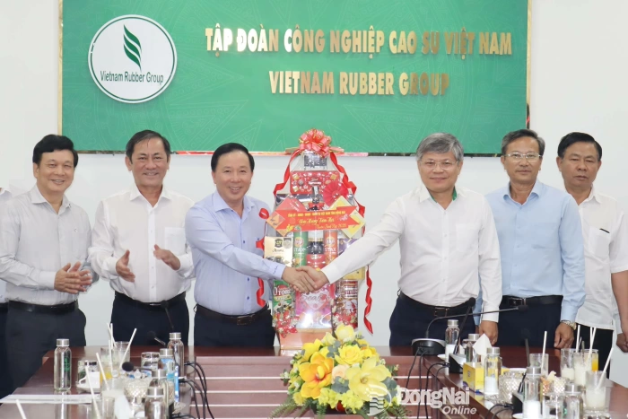 Chủ tịch UBND tỉnh Nguyễn Văn Út thăm, chúc Tết Tập đoàn Công nghiệp Cao su Việt Nam