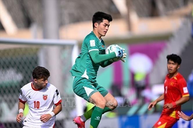 Thủ môn Trung Kiên luôn tạo sự chắc chắn trước khung thành U23 Việt Nam. Ảnh: Nguồn AFC/TTXVN phát
