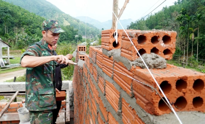 Forces mobilised to rebuild homes for flood-hit residents ahead of Tet