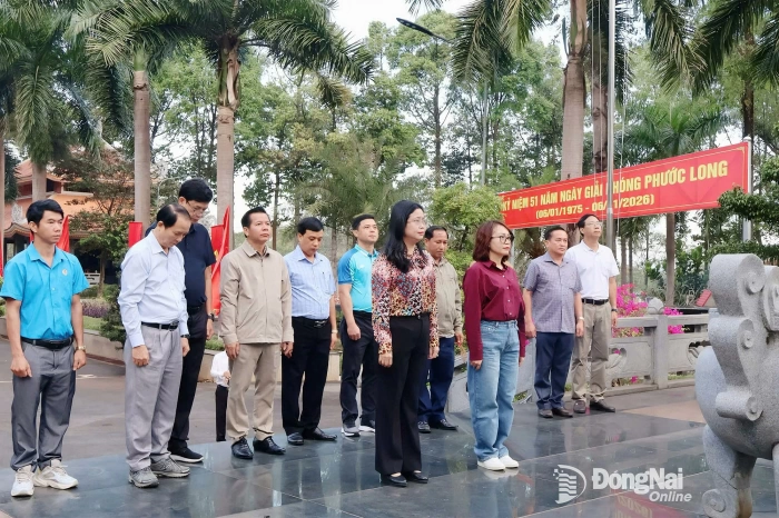 Viếng Nghĩa trang liệt sĩ Phước Long và Đền thờ liệt sĩ núi Bà Rá