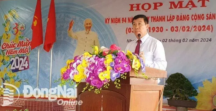 Bí thư Huyện ủy Nhơn Trạch Lê Thành Mỹ phát biểu ôn lại truyền thống tại buổi họp mặt