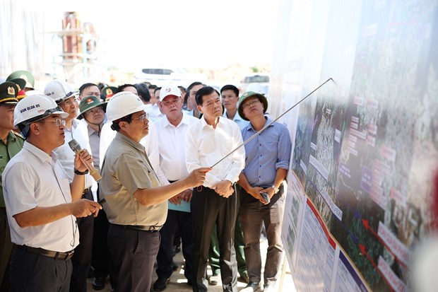 PM Pham Minh Chinh examines the Bien Hoa - Vung Tau Expressway project on February 13. 
