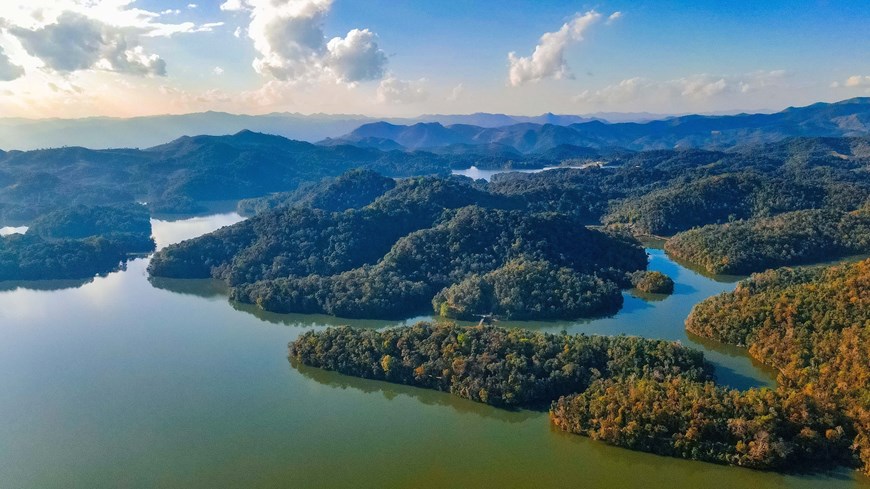 Pa Khoang Lake is dotted with numerous small and large islands, creating a picturesque landscape. 

