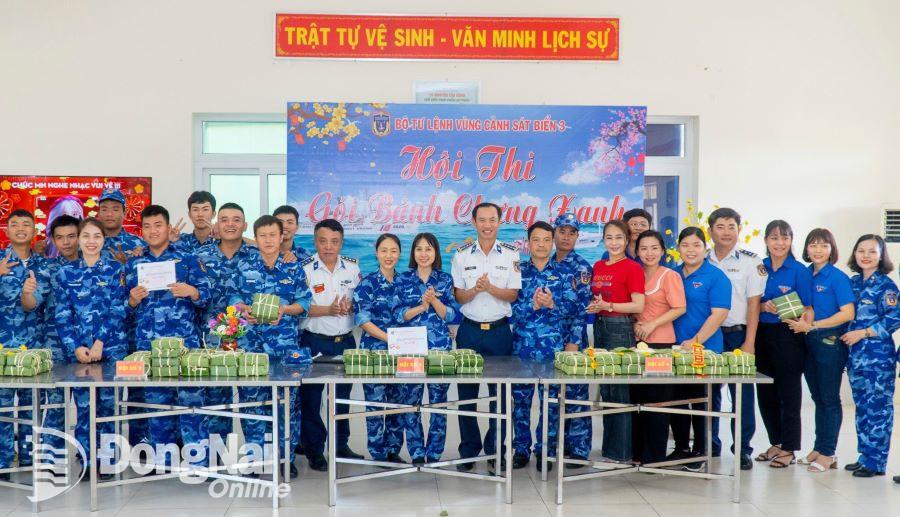 Thủ trưởng Bộ Tư lệnh Vùng Cảnh sát biển 3 khen thưởng các đội tích cực tham gia hội thi