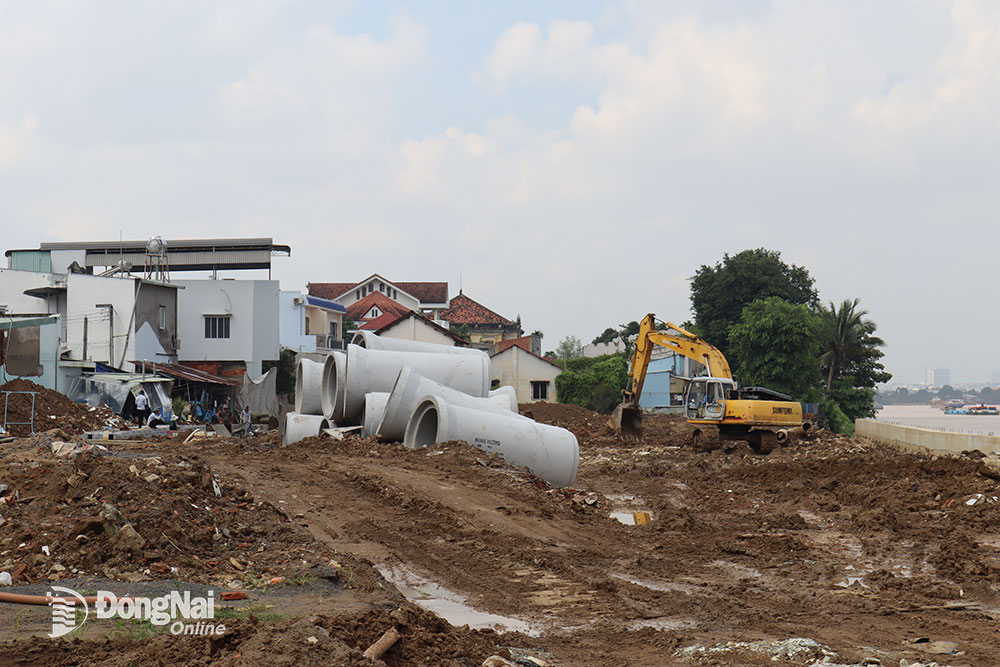 Dự án Đường ven sông Đồng Nai đang bị vướng mặt bằng do chưa hoàn thiện hạ tầng tái định cư cho người dân. Ảnh: H.Lộc