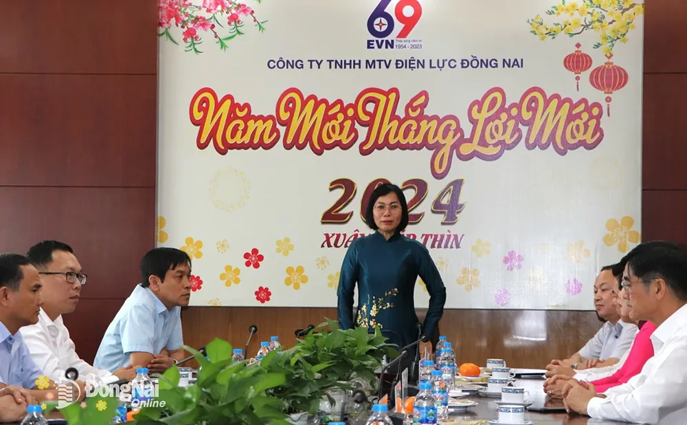 Phó chủ tịch UBND tỉnh Nguyễn Thị Hoàng chúc Tết tại Công ty TNHH MTV Điện lực Đồng Nai