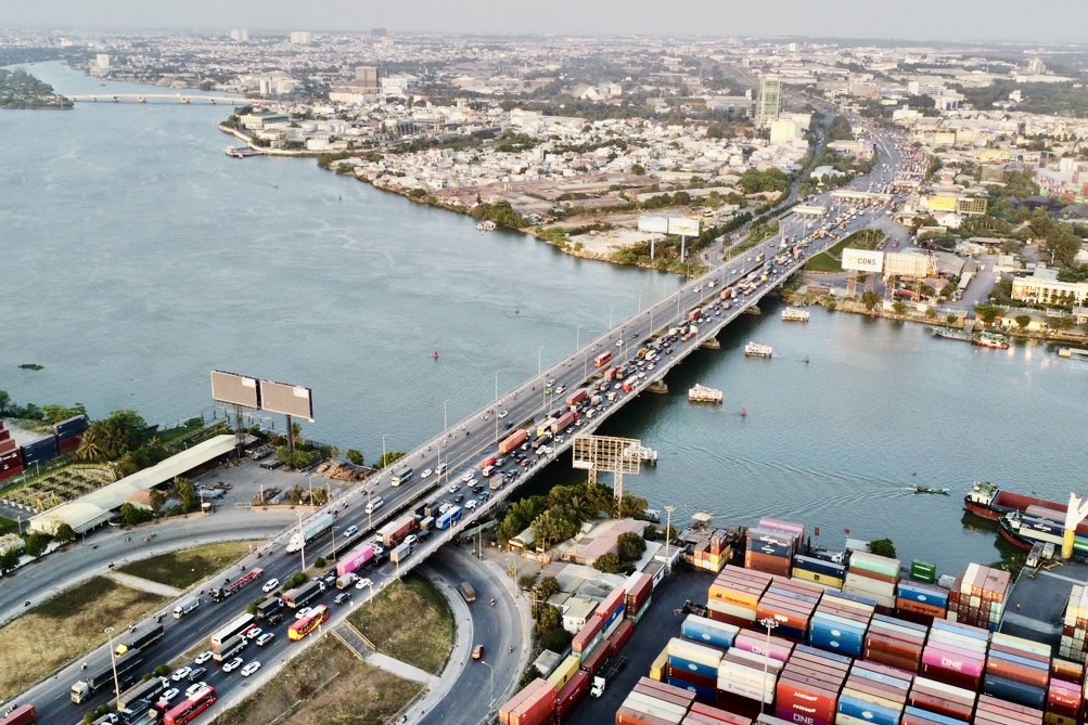 Dòng xe xếp hàng dài từ ngã tư Vũng Tàu (TP.Biên Hòa) qua cầu Đồng Nai trên quốc lộ 1 thuộc địa phận tỉnh Bình Dương vào chiều 3-2. Ảnh: CTV