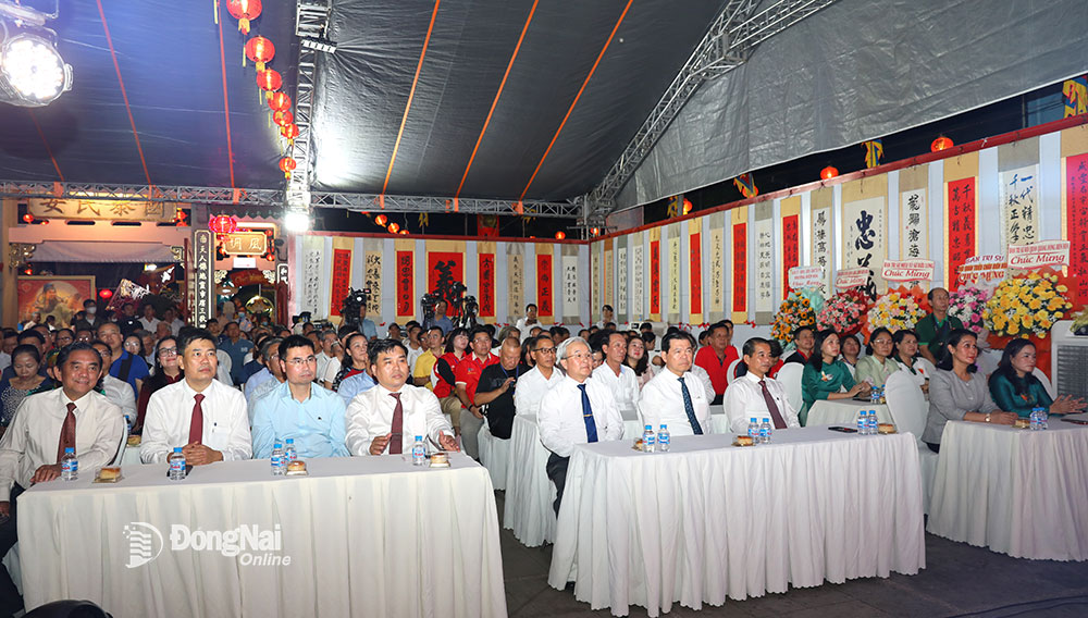 Các đại biểu tham dự lễ khai mạc lễ hội chùa Ông