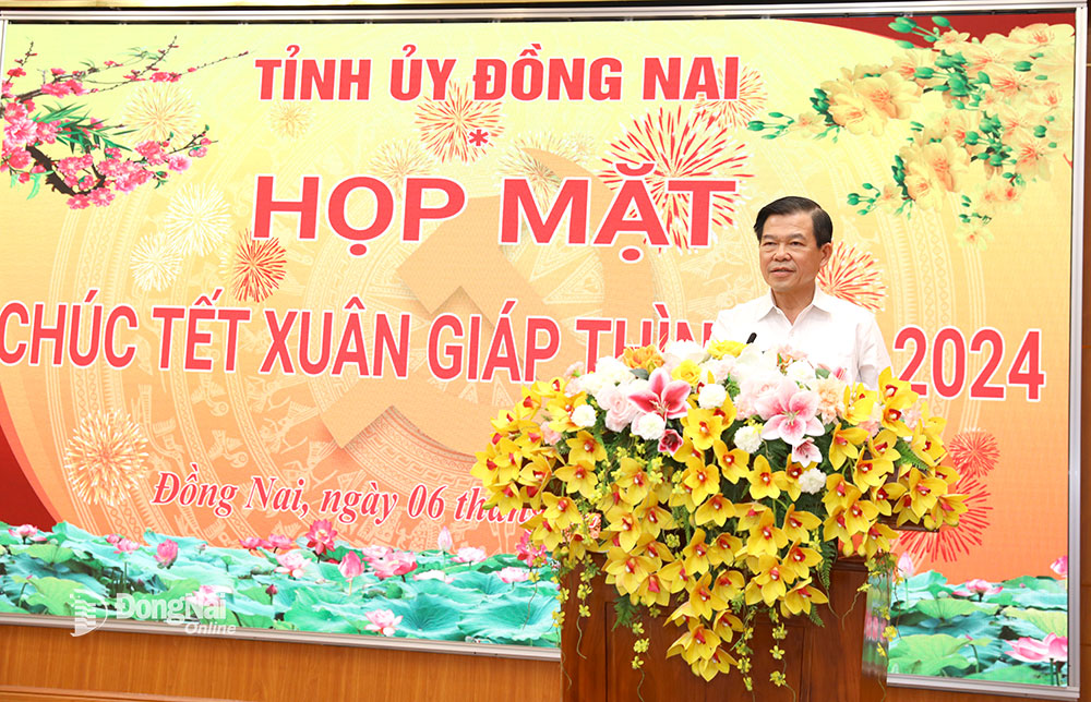 Bí thư Tỉnh ủy Nguyễn Hồng Lĩnh phát biểu tại buổi họp mặt