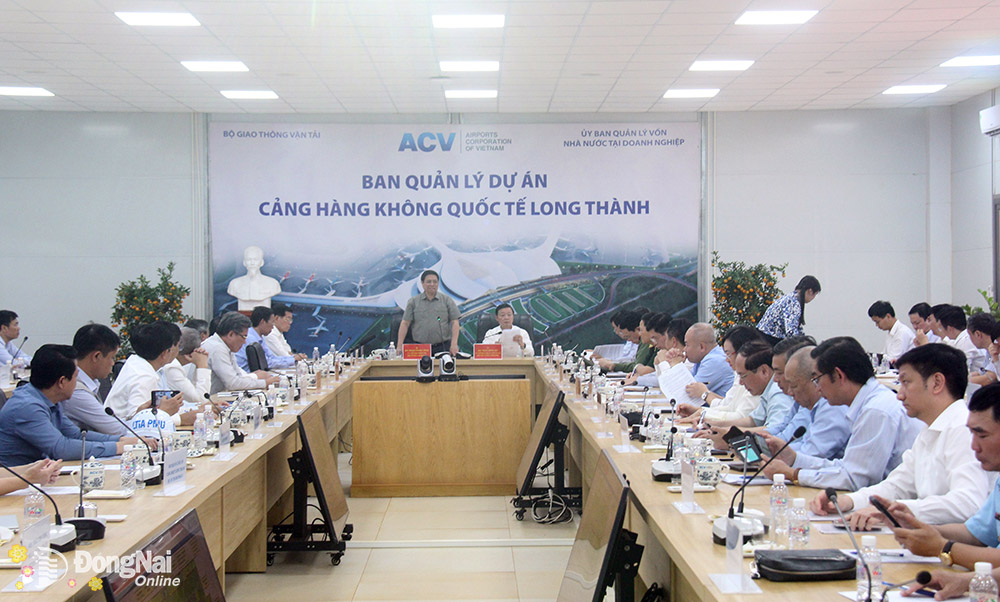 Thủ tướng làm việc với địa phương, các bộ, ngành, chủ đầu tư về tiến độ thực hiện dự án sân bay Long Thành. (Ảnh: Hải Quân)