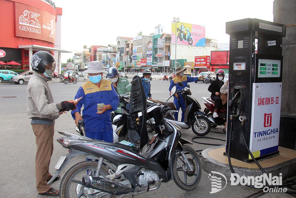 Một cửa hàng bán lẻ xăng dầu trên đường Nguyễn Ái Quốc (TP.Biên Hòa). (Ảnh: Hải Quân)