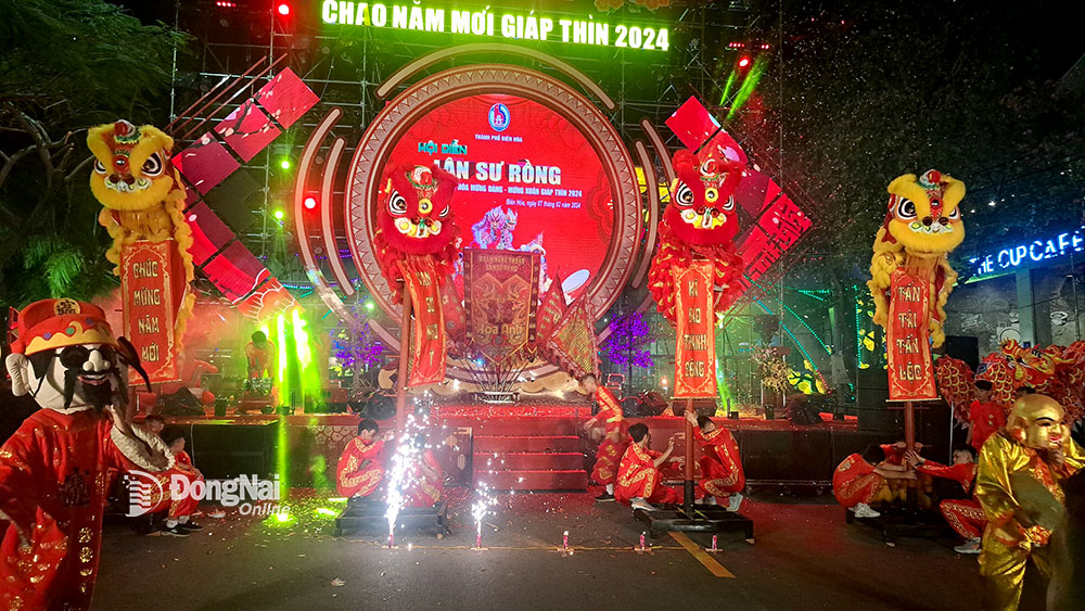 Một đội biểu diễn tại Hội diễn lân - sư - rồng thành phố Biên Hòa 