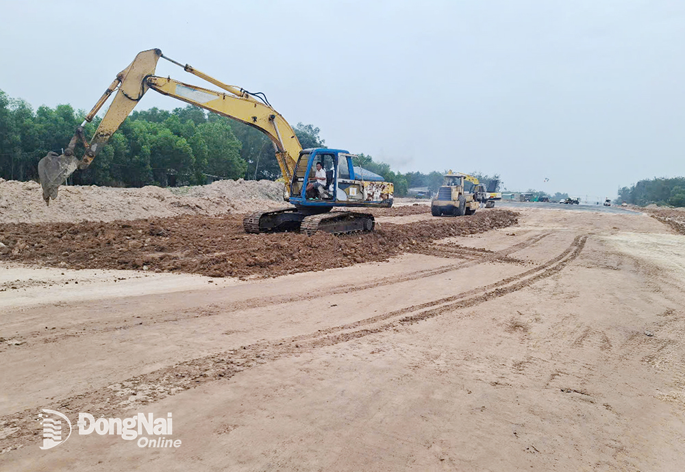 Thi công Dự án Đường vành đai 3 - Thành phố Hồ Chí Minh đoạn qua địa bàn huyện Nhơn Trạch. Ảnh: P.Tùng