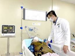 Bệnh nền tim mạch khi mắc cúm nên nhập viện hay điều trị tại nhà?