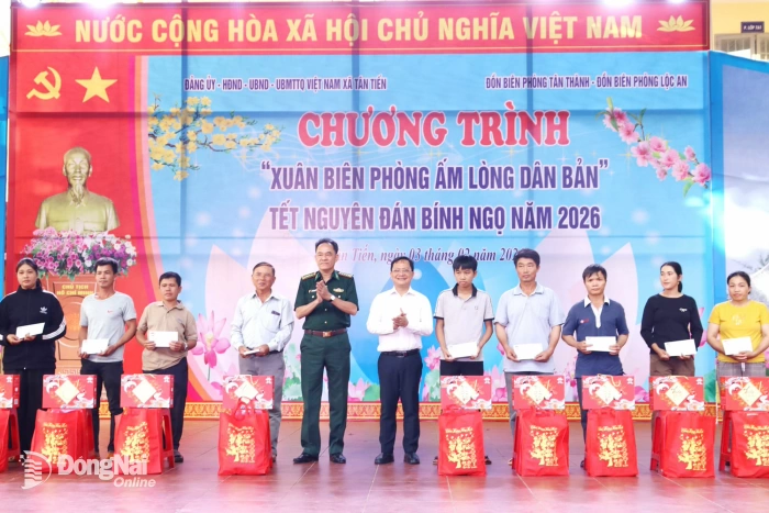 Ấm áp chương trình Xuân biên phòng ấm lòng dân bản